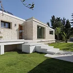 Luxurious Villa Trinity