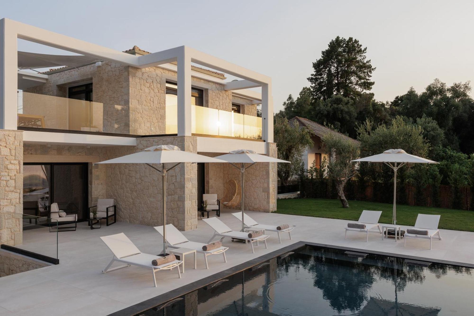 Luxurious Trinity * Kontokali